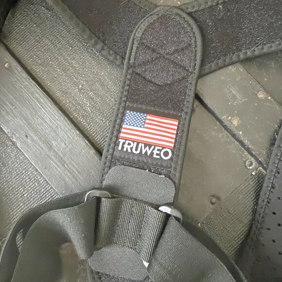 Truweo Posture Corrector For Men Or Women - Upper Back Brace Made in USA - Picture 6 of 6